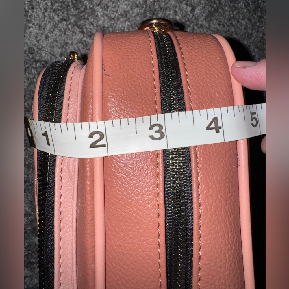 NWOT Women's Pinkish Salmon color Crossbody Camera style Bag with pouchy - Picture 4 of 6